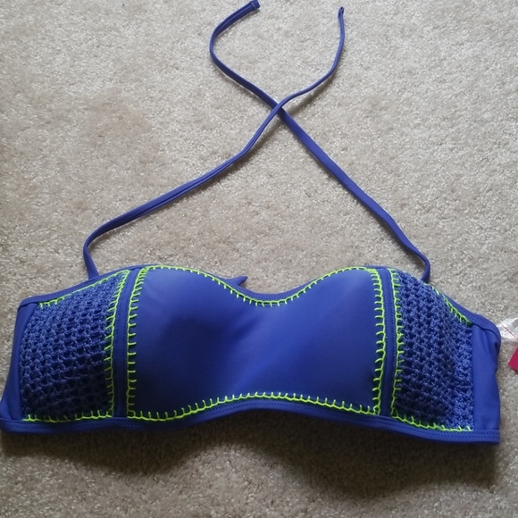 Bikini top with crochet details - Picture 1 of 2